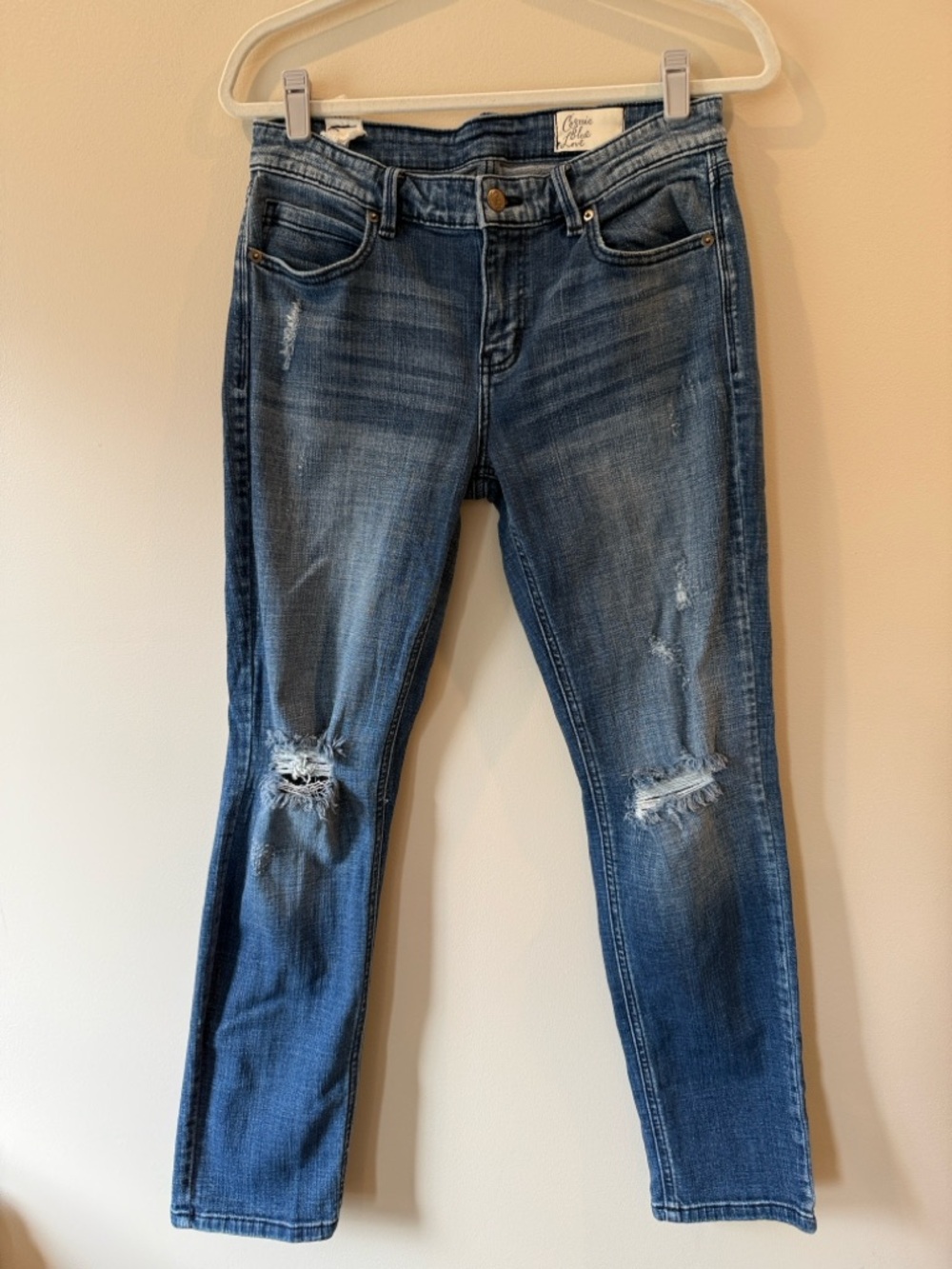 Straight-Leg Distressed Jeans in Medium Blue